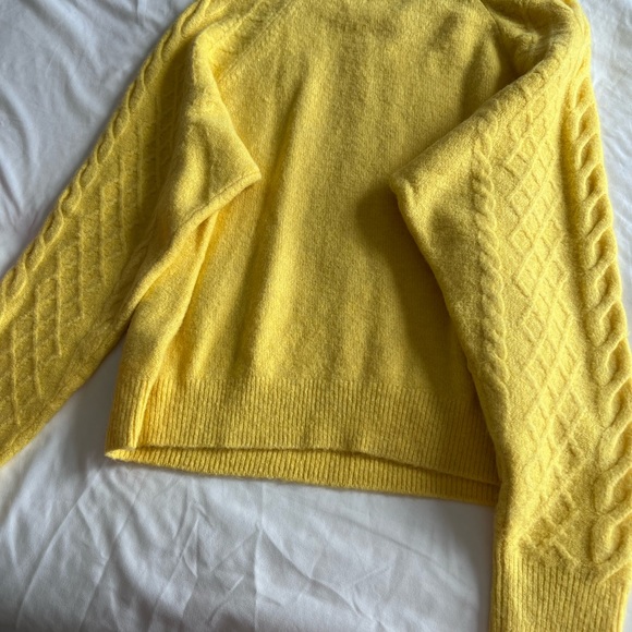 Sweater size medium - Picture 1 of 3
